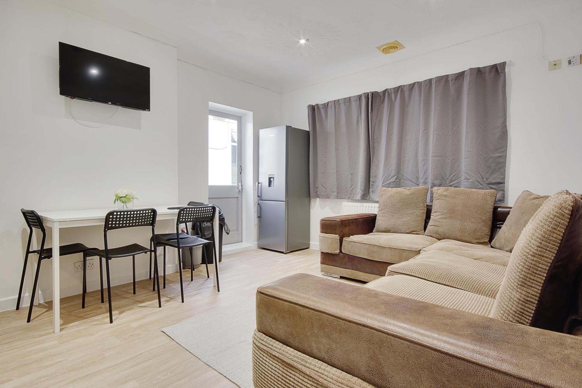 Serenity Hotel Борнмът Екстериор снимка