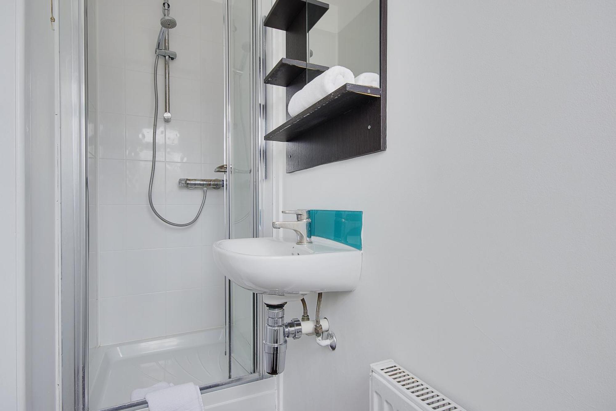 Serenity Hotel Борнмът Екстериор снимка